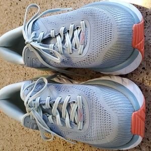 HOKA Bondi 7. Like New! Worn just hours. Clean. Cute! 8.5